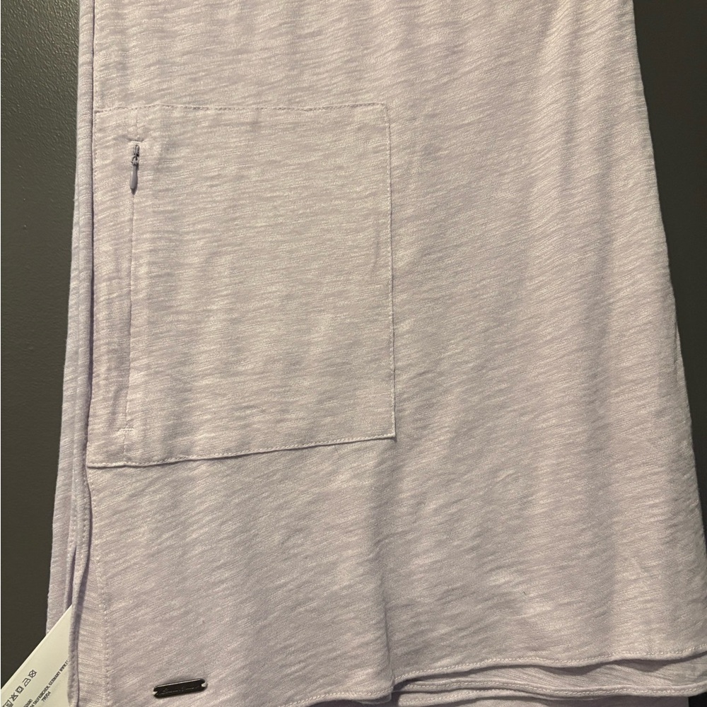 Eddie Bauer travel wrap in Light Purple and light green with zipper pocket-